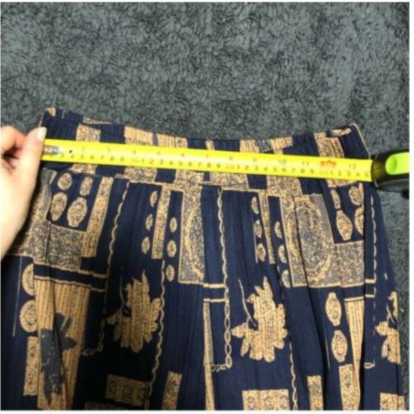 Printed Wide-Leg Pleated Pants - Picture 6 of 12